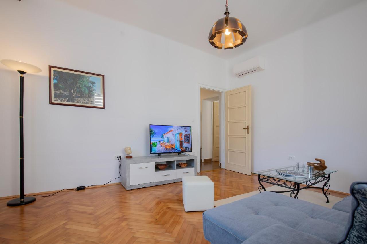 Amphitheater Apartment Пула Экстерьер фото