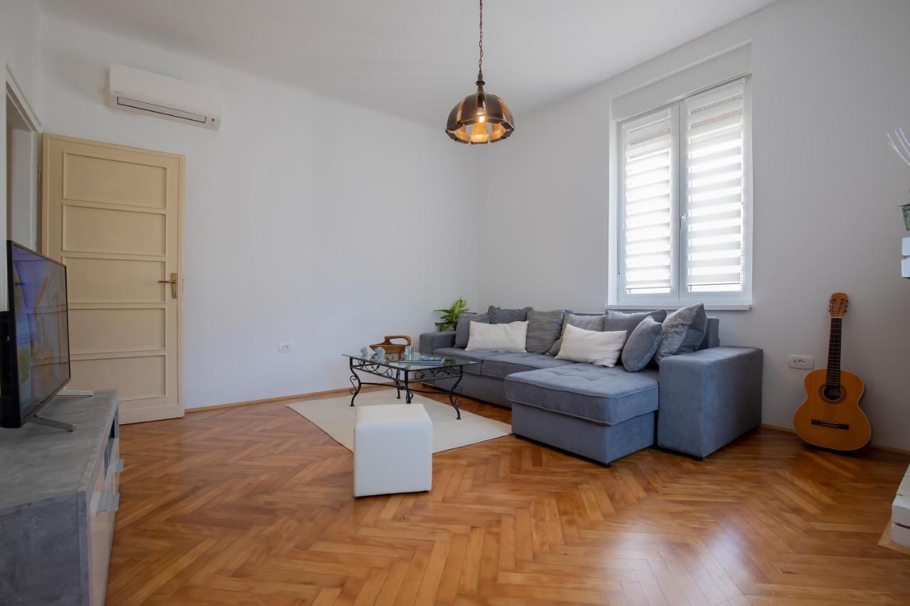 Amphitheater Apartment Пула Экстерьер фото